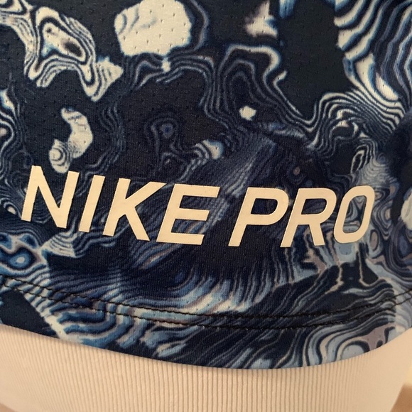 Nike tank size small - Picture 5 of 6